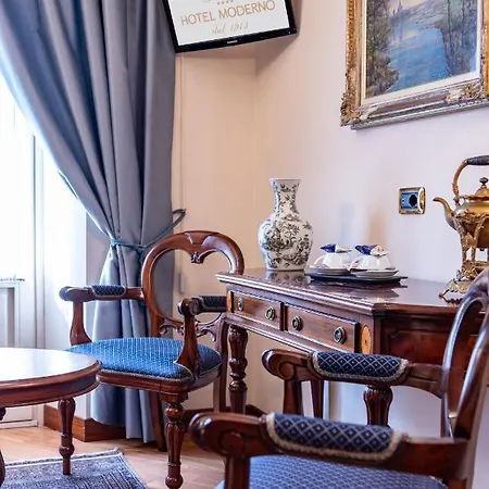 Moderno Hotel 4*