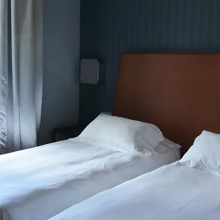 Moderno Hotel 4*
