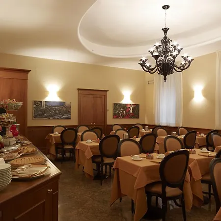 Moderno Hotel 4*