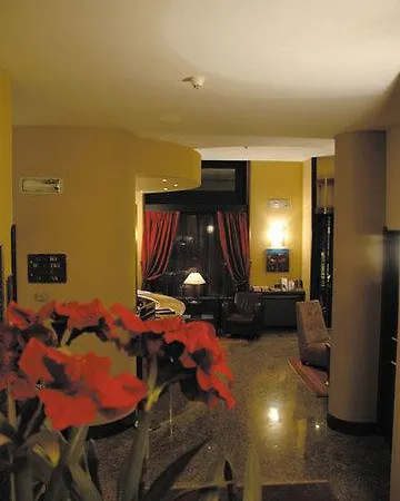 Moderno Hotel 4*